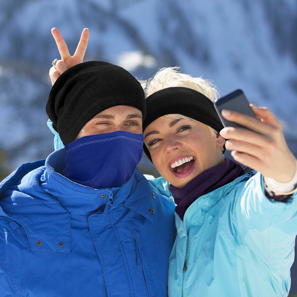 Snowboarder wearing a Finvizo balaclava under helmet
