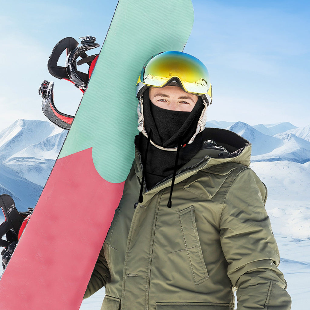 Skier wearing a Finvizo balaclava and goggles on a snowy mountain