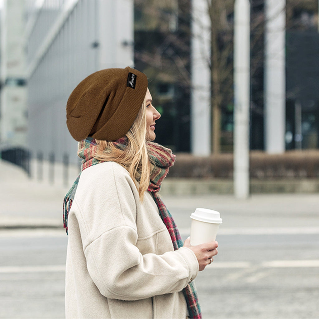 Woman wearing a Finvizo knit beanie in the city - stocking cap vs beanie