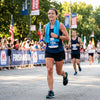 Finvizo cooling towel used by a runner during a marathon